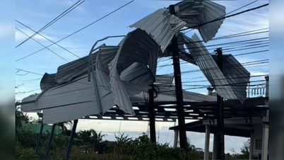 Tornado's hebben de daken van veel huizen in Ca Mau afgerukt.