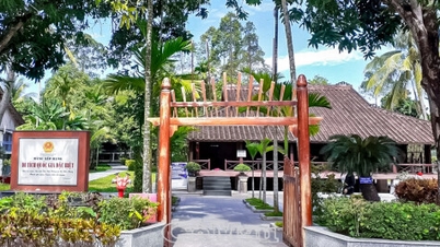ຢ້ຽມຊົມເຂດອະນຸສອນສະຖານປະທານາທິບໍດີ ໂຕນດຶກທັງ.