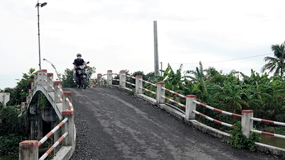 Практически следуя примеру дяди Хо.