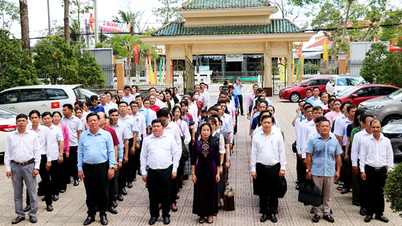 Can Tho Şehir Siyasal Okulu, Luong Tam beldesindeki Ho Chi Minh Anıt Tapınağı'na bir gezi düzenledi.