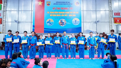 124 Vovinam-elever skriver provet på mellannivå.
