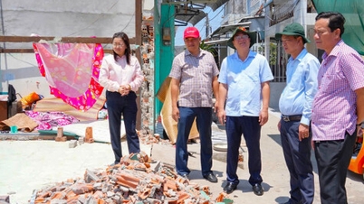 Il segretario provinciale del Partito, Nguyen Ho Hai, ha visitato la zona e coordinato gli sforzi per far fronte alla frana a Tan Thanh.