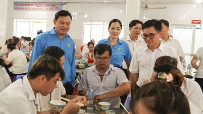 „Odborové jídlo“ ve společnosti Viet Hong Garment Export Company Limited