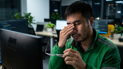 一日中コンピューターの前に座っていることによる、目に及ぼす有害な影響。