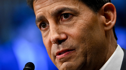Nowy prezes Rezerwy Federalnej Kevin Warsh obejmuje urząd w obliczu presji inflacyjnej i oczekiwań na obniżki stóp procentowych przez prezydenta Trumpa.