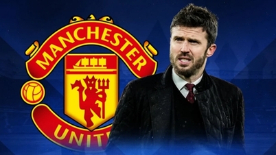 Michael Carrick signerte en toårskontrakt med Manchester United etter å ha sikret seg kvalifisering til Champions League.