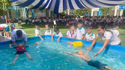 Trang bị kỹ năng cứu đuối cho học sinh