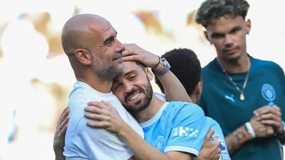 A grande era no Etihad chega ao fim: Pep Guardiola e as lendas do clube se despedem do Manchester City em lágrimas.