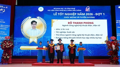 "ສິ່ງທີ່ພວກເຮົາປາຖະໜາຫຼາຍທີ່ສຸດບໍ່ແມ່ນສຽງປົບມື, ແຕ່ແມ່ນການເຫັນພໍ່ແມ່ຂອງພວກເຮົາມີຄວາມສະຫງົບສຸກ": ຄຳປາໄສຈົບການສຶກສາທີ່ອົບອຸ່ນຫົວໃຈຈາກວິສະວະກອນ PTIT ຄົນໃໝ່.