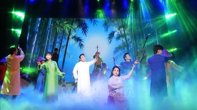 Återupplivar Cai Luong (vietnamesisk traditionell opera) i den digitala tidsåldern.
