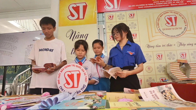 La « Foire du livre d'été » arrive chez les étudiants de la ville de Can Tho