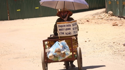 Arbeiter kämpfen in der sengenden Hitze von 40°C in Hanoi ums Überleben.