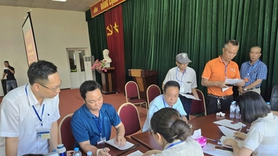 Thuong Cat: Publicly drawing lots for resettlement, fostering consensus in land clearance.