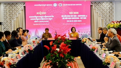 Vietnam and Cambodia strengthen connections among young generations, businesses, and localities.