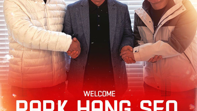 Park Hang-seo, Tayland milli takımının kaptanlığını yapıyor.