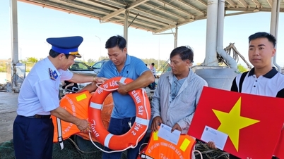 Het vergroten van het bewustzijn onder vissers in Hue over de bestrijding van illegale, niet-gerapporteerde en niet-gereguleerde visserij (IUU).