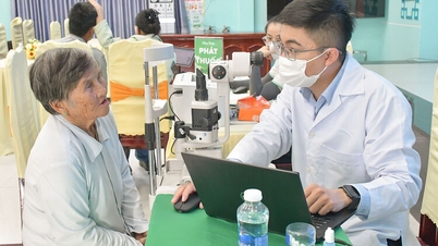 Foram oferecidos exames oftalmológicos e medicamentos gratuitos a quase 200 moradores da comuna de Vinh Thuan.