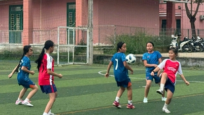 베트남 축구 연맹(VFF)은 꽝찌와 후에 지역의 여자 축구 발전을 위한 조사 및 지원 활동을 수행합니다.
