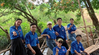 I giovani del Museo Quang Trung sono orgogliosi della tradizione novantennale dell'Unione della Gioventù Comunista di Ho Chi Minh.
