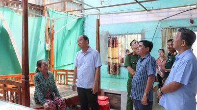 Bí thư Tỉnh uỷ thăm, động viên gia đình bị thiệt hại do lốc xoáy tại phường Giá Rai