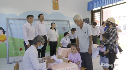 Komune Tan Thoi meluncurkan kampanye pemeriksaan dan skrining kesehatan rutin bagi warganya.