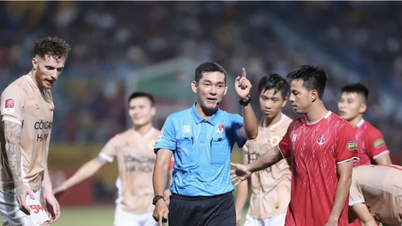 សមរភូមិ​កាត់​ចោល​លីគ V.League៖ តើ​ត្រូវការ​អាជ្ញាកណ្តាល​បរទេស​សម្រាប់​ក្រុម​ពីរ​ដែល​ស្ថិត​នៅ​បាត​តារាង​ដែរ​ឬទេ?