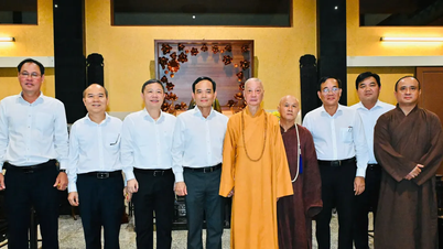 លោក ត្រឹន លូក្វាង លេខាគណៈកម្មាធិការបក្សទីក្រុងហូជីមិញ អញ្ជើញទៅសួរសុខទុក្ខ និងជូនពរក្នុងឱកាសបុណ្យចូលឆ្នាំថ្មីប្រពៃណីជាតិ។