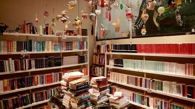 Cuando los libros en idiomas extranjeros se convierten en un puente para la diplomacia entre los pueblos en el corazón de Hanói.