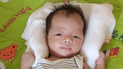 Suche nach Angehörigen von verlassenen Kindern in der Gemeinde Thanh Duc.