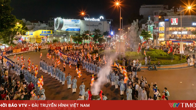 Thousands of people attended the spectacular Buddha's Birthday procession in Ho Chi Minh City.