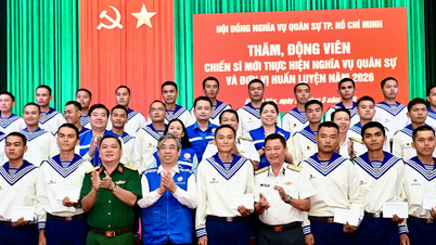 ថ្នាក់ដឹកនាំទីក្រុងហូជីមិញ អញ្ជើញទៅសួរសុខទុក្ខ និងលើកទឹកចិត្តដល់កងទ័ពជើងថ្មីដែលកំពុងបំពេញកាតព្វកិច្ច។