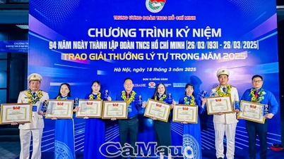 លេខាធិការសហភាពយុវជនឆ្នើមទទួលបានពានរង្វាន់លីទូទ្រុង