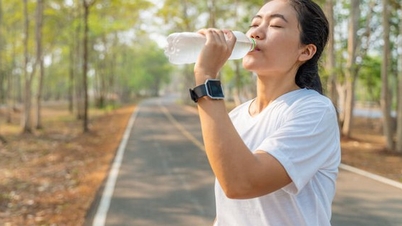 Cuaca panas ekstrem – bagaimana cara minum air yang tepat agar tetap sehat?