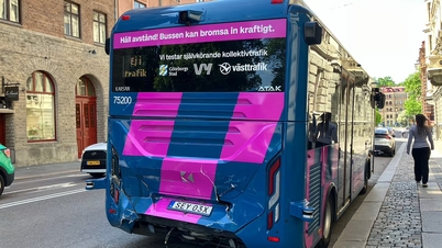 Autonomiczny autobus w Szwecji rozbił się pierwszego dnia przewozu pasażerów.