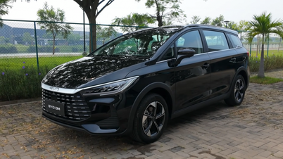 Ảnh thực tế ô tô 7 chỗ BYD M6 hybrid vừa ra mắt, “ăn xăng” như xe máy