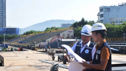 Pódium DIFF 2026 je připraveno na zahajovací večer.