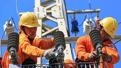 Los precios de la electricidad en hora punta se disparan a más de 5.400 VND/kWh: Los residentes y las empresas deben evitar especialmente el uso de electricidad entre las 17:30 y las 22:30.