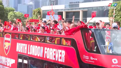 Les supporters vietnamiens ont explosé de joie lorsque Arsenal a remporté le titre de Premier League après 22 ans.