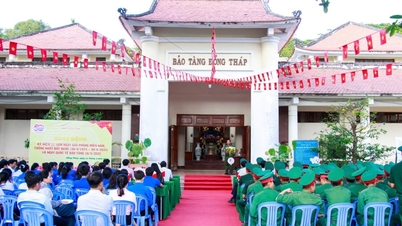 Il Museo provinciale di Dong Thap è teatro di vivaci attività per commemorare il 50° anniversario della liberazione del Vietnam del Sud e della riunificazione nazionale (30 aprile 1975 – 30 aprile 2025) e per celebrare la Giornata internazionale dei musei (18 maggio).