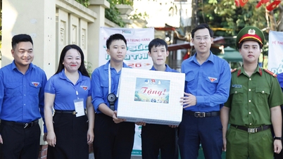 Os líderes da União Provincial da Juventude de Bac Ninh incentivam a equipe de voluntários "Apoio aos Estudantes Durante os Exames".