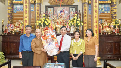 Att besöka och ge gåvor till buddhistiska institutioner och dignitärer med anledning av Buddhas födelsedag - Buddhistisk kalender 2570