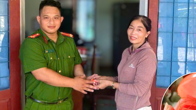 គ្រូបង្រៀនបានរកឃើញមាស ហើយបានប្រគល់វាទៅឱ្យប៉ូលីស ដើម្បីប្រគល់វាទៅឱ្យម្ចាស់វិញ។