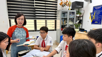 Nonostante il sole cocente, gli studenti di Hanoi continuano a prepararsi con impegno per gli esami di ammissione alla decima classe.