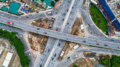 Terowongan bawah tanah senilai 750 miliar VND di persimpangan tersebut, dengan panjang lebih dari 600 meter, terhubung ke Jembatan Vinh Tuy di Hanoi.
