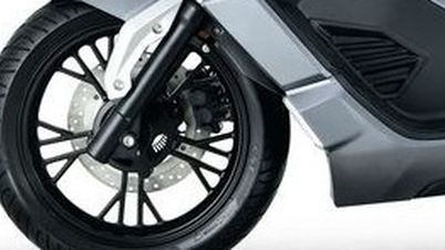 Ένα σκούτερ 150cc με τιμή 47,8 εκατομμύρια VND, με ABS και TCS όπως το SH 160i, και φθηνότερο από το Air Blade, προκαλεί αίσθηση στην αγορά.
