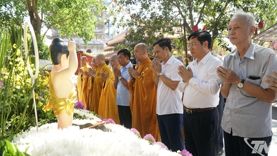 Khanh Long Pagodası'ndaki Buda'nın doğum günü kutlamaları için tebrikler!