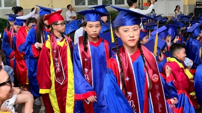 Een bijzondere diploma-uitreiking voor de eerstejaars tijdens de COVID-19-pandemie.