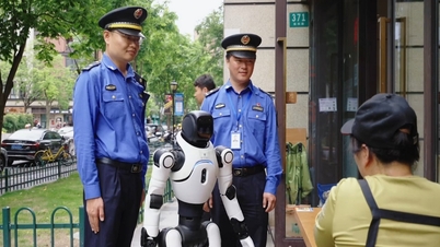 Shanghai (Chine) expérimente un système de gestion urbaine combinant humains et robots.