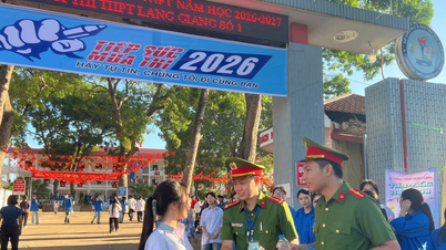 Bac Ninh polisi, 2026 yılı 10. sınıf giriş sınavı için güvenlik ve düzeni sağladı.