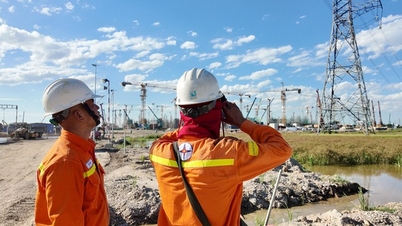 Endurer la chaleur torride, assurer la sécurité du réseau de transport d'électricité dans le nord du Vietnam.